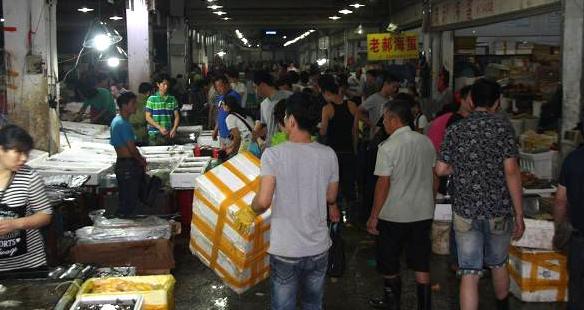 中秋临近济南海鲜大市场生意火爆 中秋临近济南海鲜大市场生意火爆